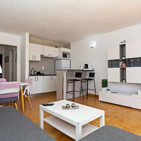 Casa Ayram - Private Terrace - Pool - 10 Min Walk