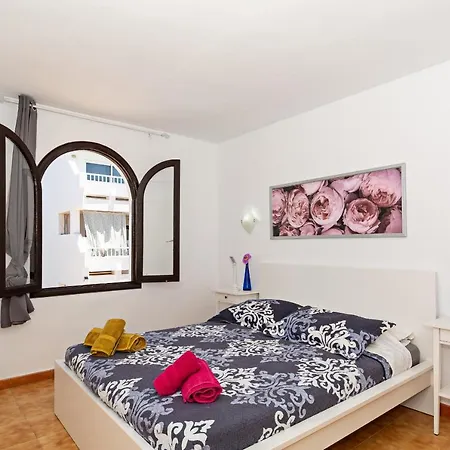 Апартаменты Casa Ayram - Private Terrace - Pool - 10 Min Walk Коста-Тегисе